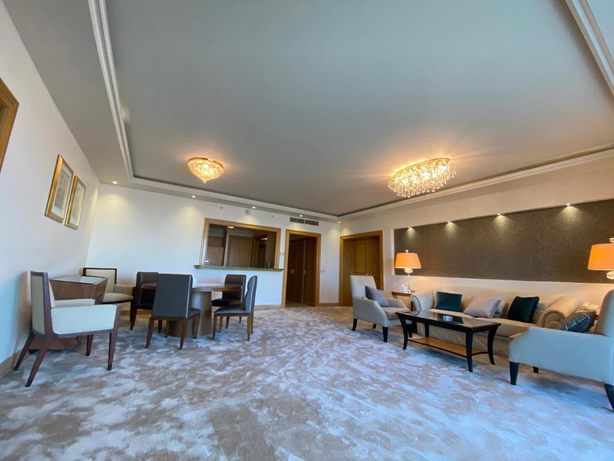 Chez Haytham At Four Seasons Nile Plaza Residential Suite Kairo Exteriör bild
