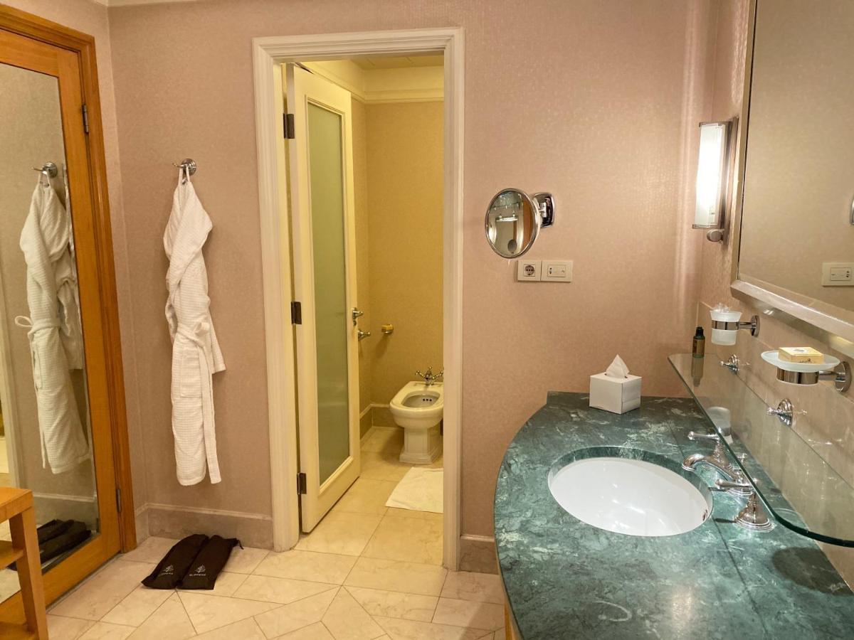 Chez Haytham At Four Seasons Nile Plaza Residential Suite Kairo Exteriör bild