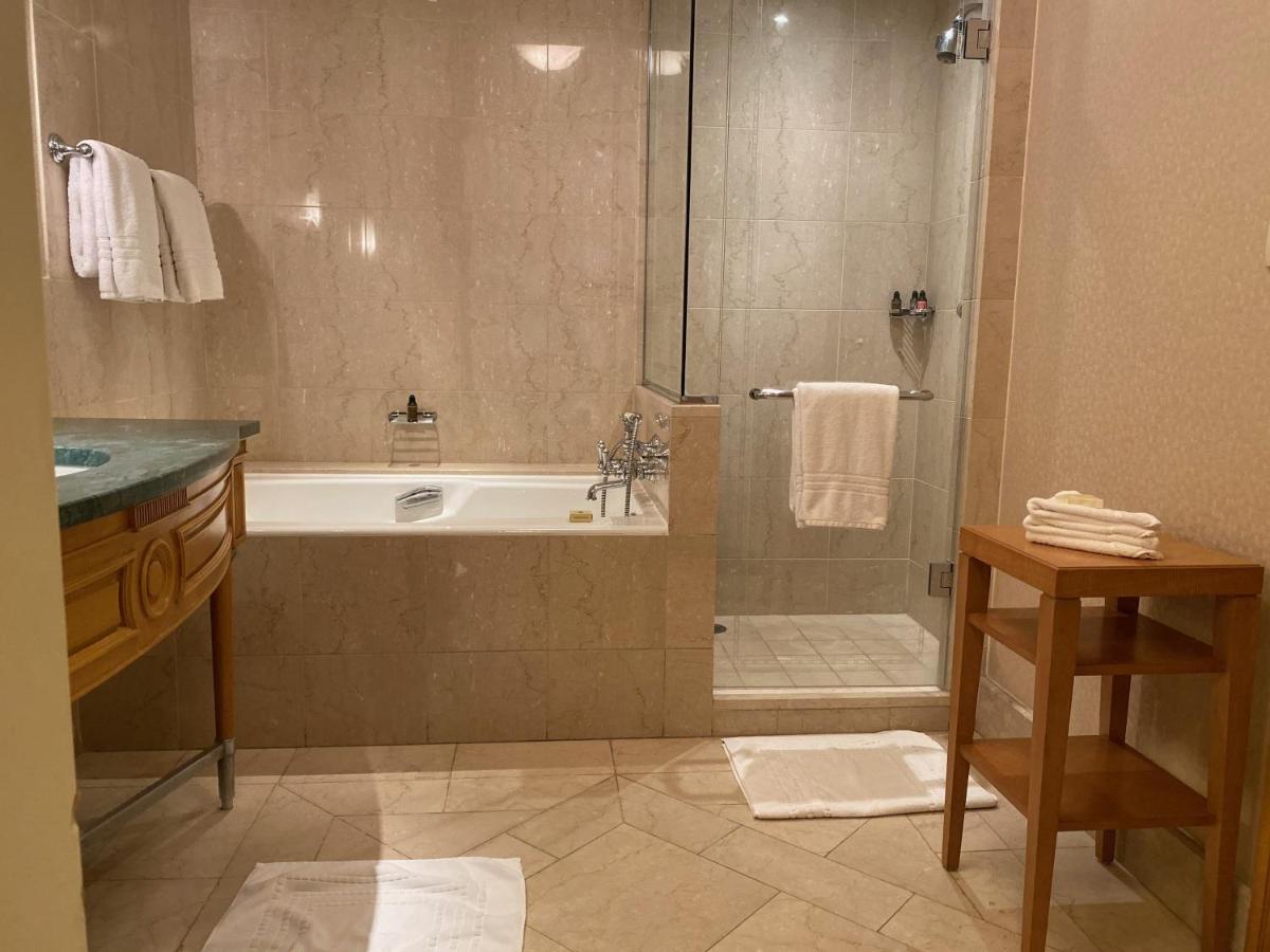 Chez Haytham At Four Seasons Nile Plaza Residential Suite Kairo Exteriör bild