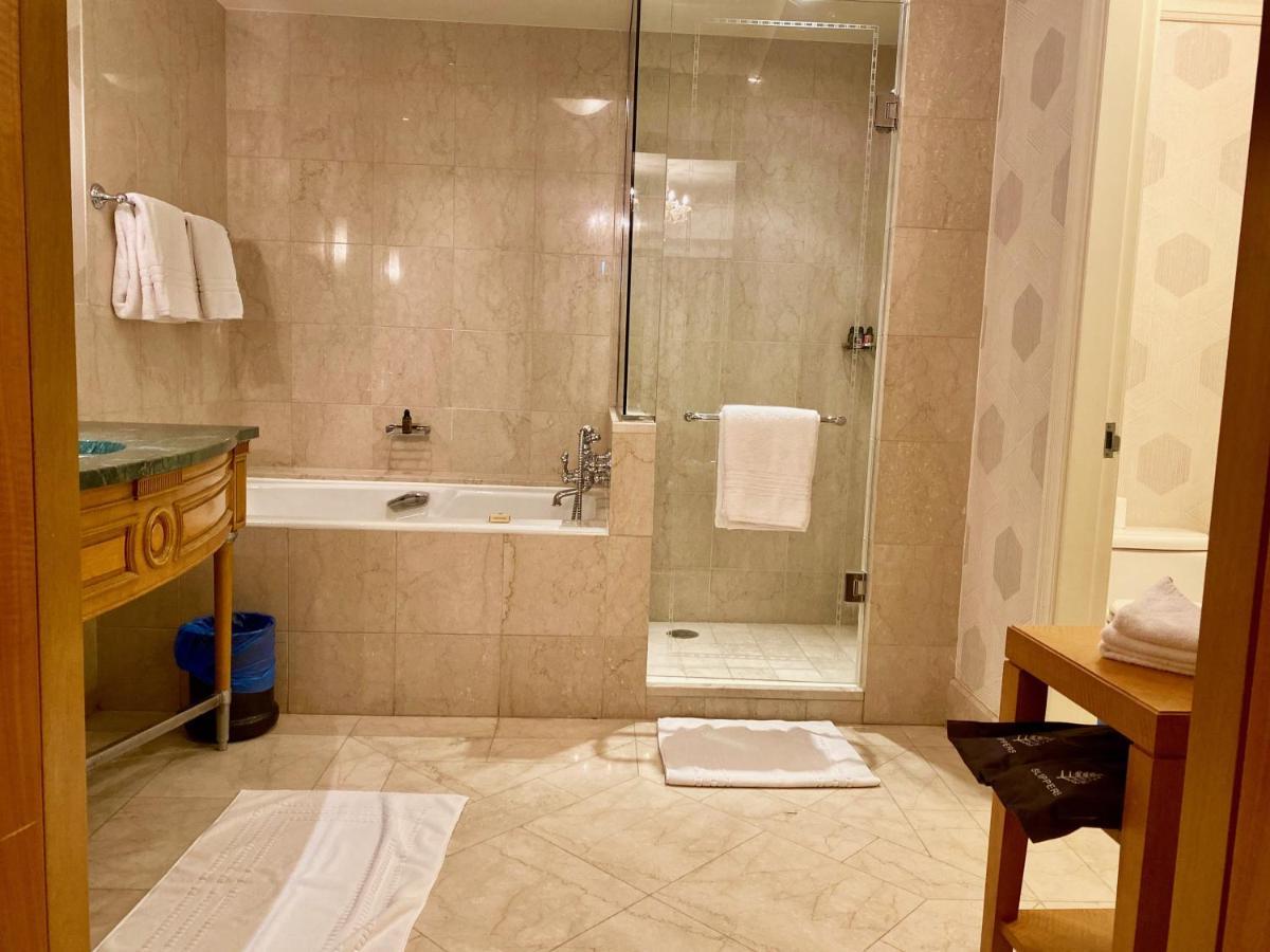 Chez Haytham At Four Seasons Nile Plaza Residential Suite Kairo Exteriör bild