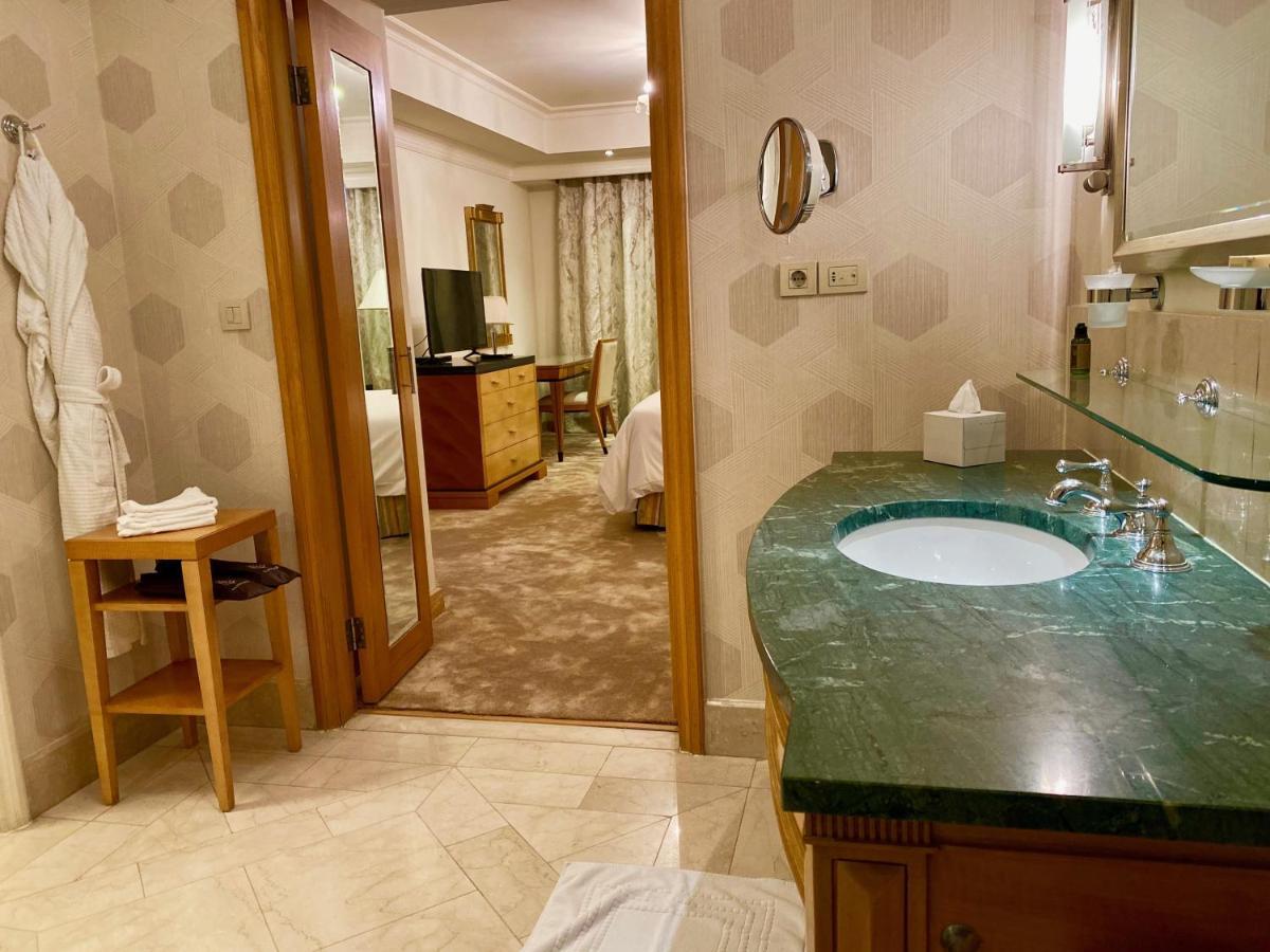 Chez Haytham At Four Seasons Nile Plaza Residential Suite Kairo Exteriör bild